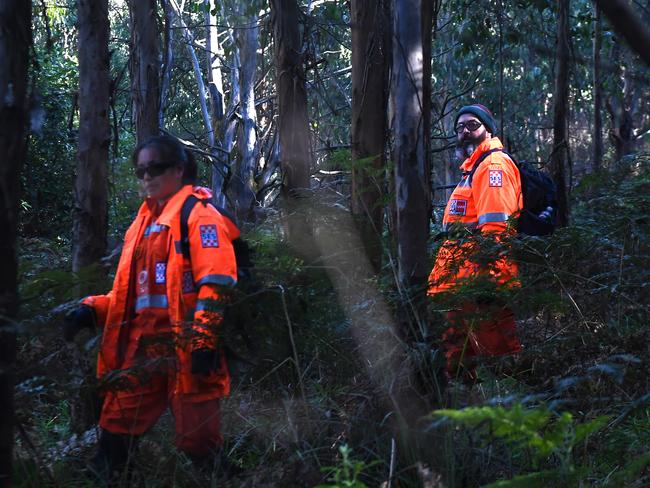 SES personnel are seen at Mt Disappointment in Victoria, Tuesday, June 9, 2020. An air-and-ground search is continuing for a lost Victorian teenager William Callaghan, who suffers from non-verbal autism and is lost in steep and rugged terrain in Victoria after temperatures dropped below freezing overnight. (AAP Image/James Ross) NO ARCHIVING