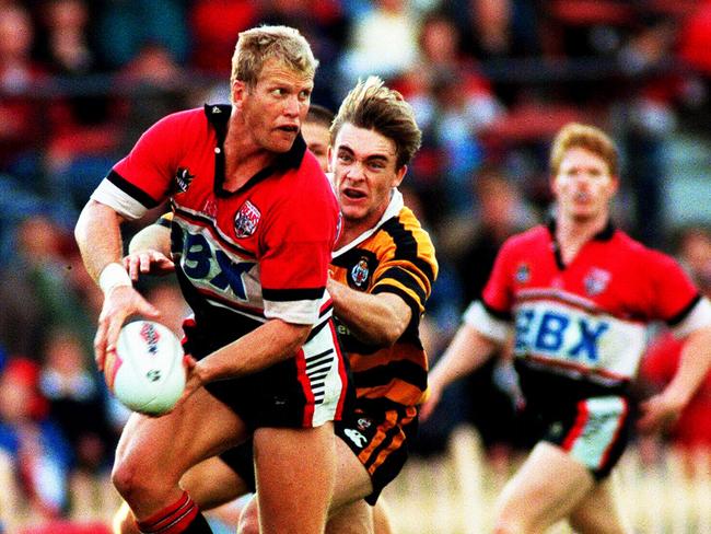 Gary Larson (ball) looks for support during North Sydney Bears v Balmain Tigers NRL game at North Sydney Oval, 30/05/1999.