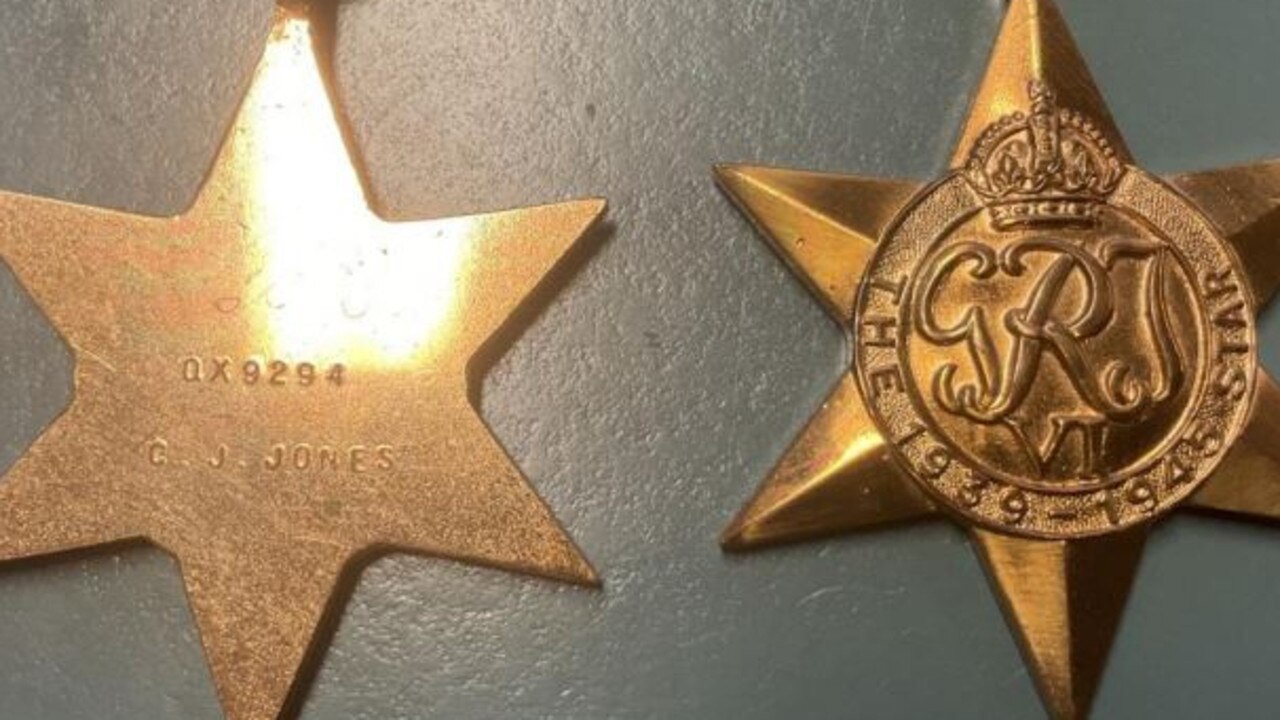 A set of WWII medals have left police scratching their heads, after multiple unsuccessful attempts to find their owner.