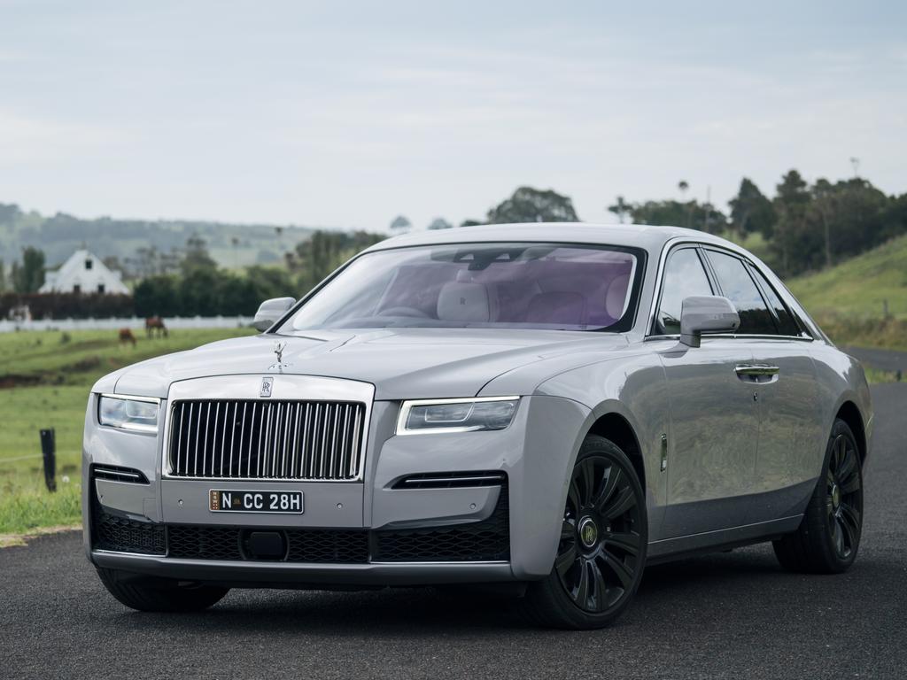 What Makes the All-New Rolls-Royce Phantom Worth $628,000