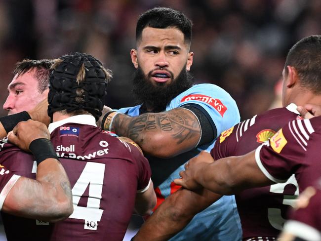 BRISBANE, AUSTRALIA - JULY 17: Players scuffle during game three of the 2024 Men's State of Origin series between Queensland Maroons and New South Wales Blues at Suncorp Stadium on July 17, 2024 in Brisbane, Australia. (Photo by Bradley Kanaris/Getty Images)