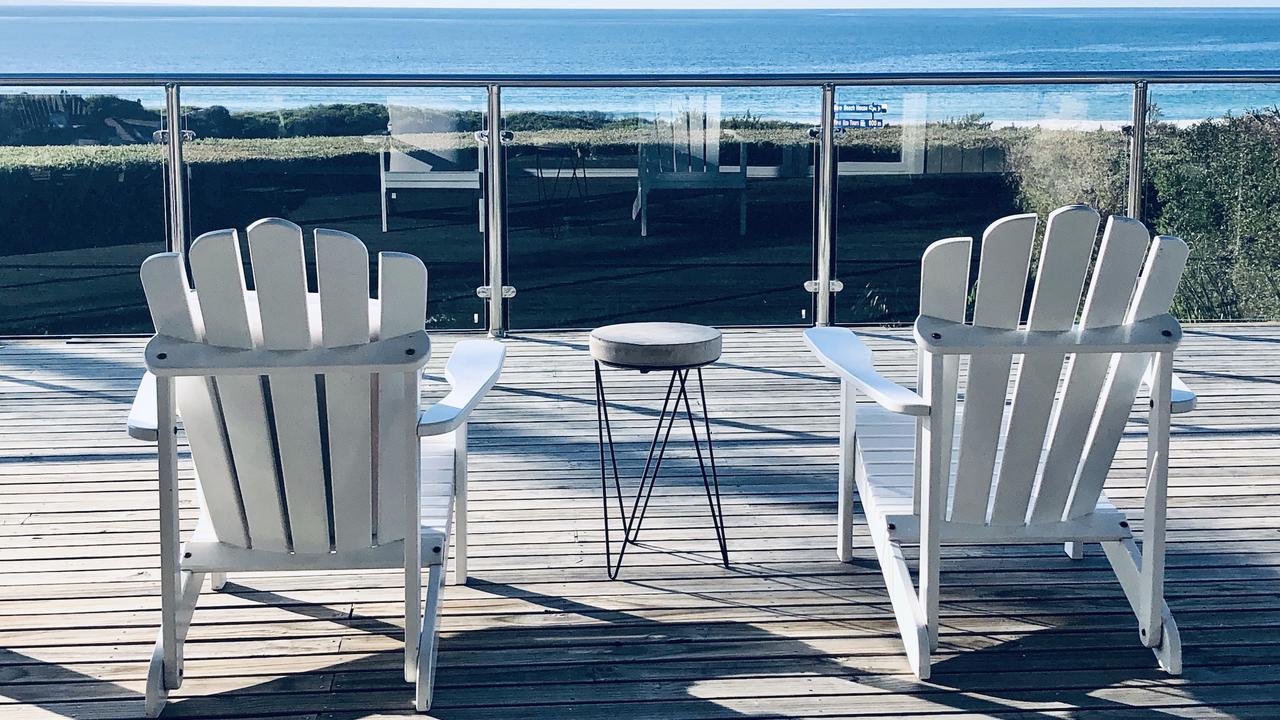 This was a classic Tasmanian cray fisherman’s shack – until its recent extensive renovations. Perfectly positioned opposite the famous Binalong Bay swimming beach, the breathtaking views are truly rewarding.