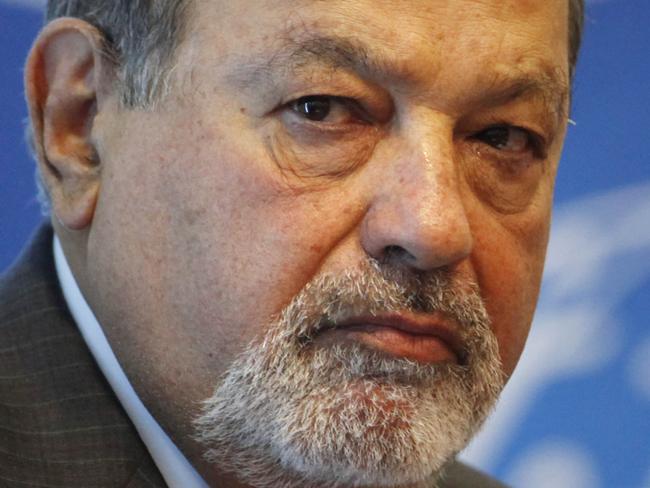 Mexican tycoon Carlos Slim looks on during a press conference in Mexico City, Mexico, 19/01/2010. Slim announced he will be financing with $65 million a genetic research project during the next 3 years.