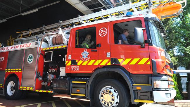 St Kilda factory fire: Woman leaps from top storey to escape flames ...