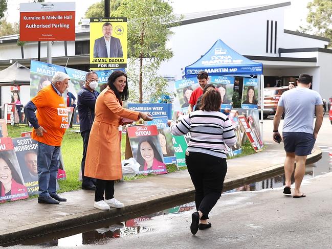 SYDNEY, AUSTRALIA - MAY 10: Volunteers hand out voting information leaflets to people as they arrive at a voting centre at the Homebush West Community centre on May 10, 2022 in Sydney, Australia. Pre-polling is available to Australians who are unable to get to a polling station on election day, May 21, 2022. (Photo by Mark Kolbe/Getty Images)