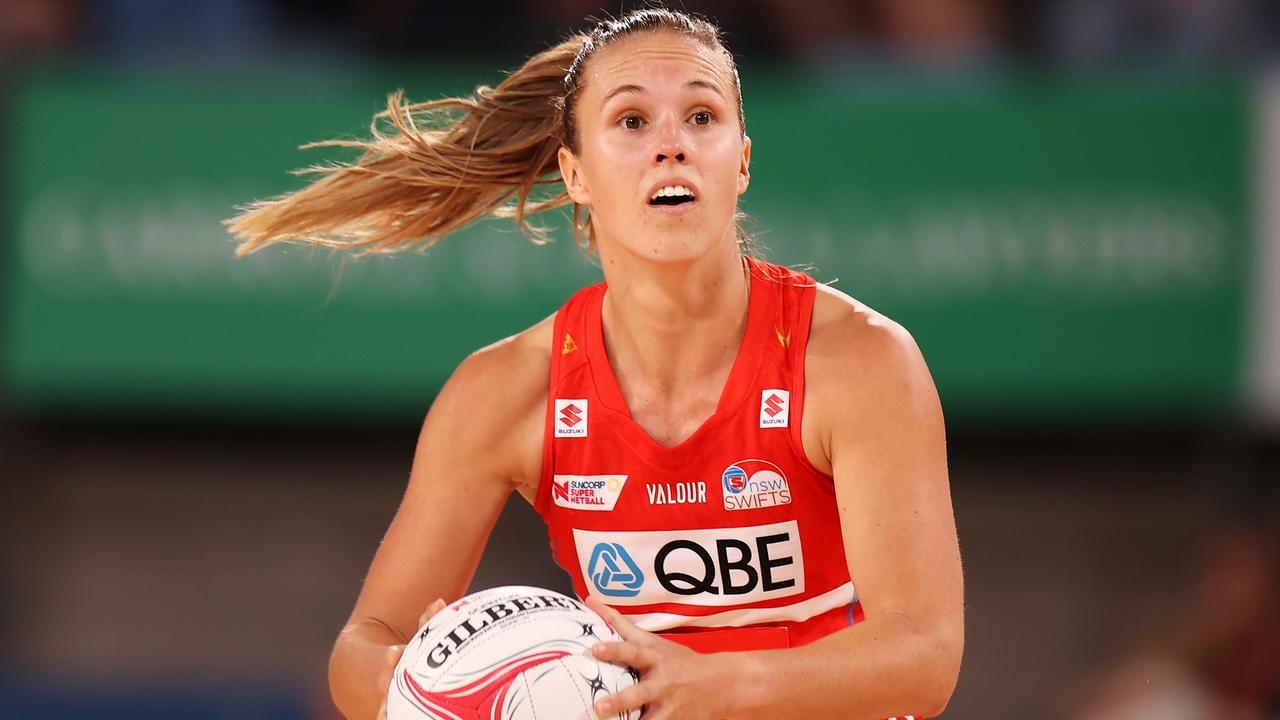 Paige Hadley of the Swifts looks to pass during the round eight Super Netball match between GWS Giants and NSW Swifts. Photo: Getty Images