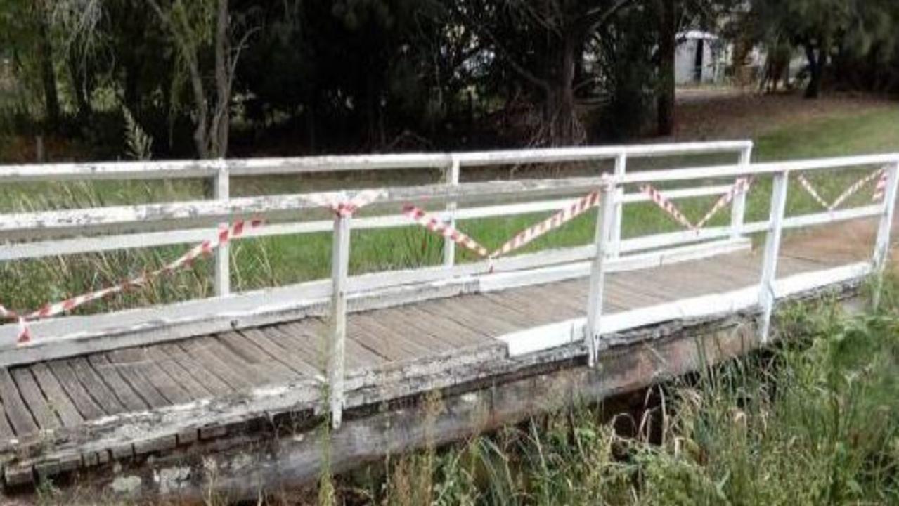 Pedestrian bridge in Blackbutt being replaced by SBRC.