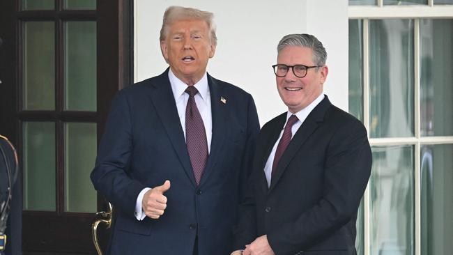 US President Donald Trump greets British Prime Minister Keir Starmer. Photo by SAUL LOEB / AFP.