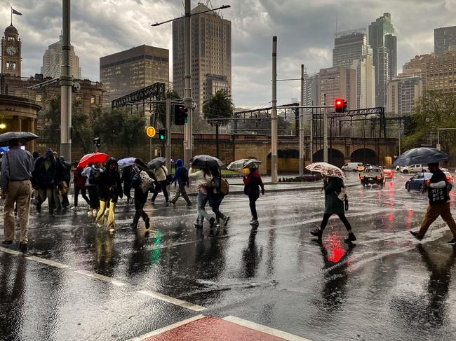 SYDNEY, AUSTRALIA. NewsWire Photos. AUGUST 30TH, 2023.  Commuter chaos as big storm hits Sydney. Picture: NCA NewsWire Photos/ Nicholas Eagar.