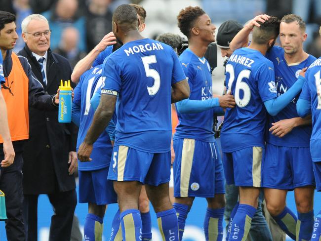 Leicester's manager Claudio Ranieri, 3rd left, celebrates with players at the end of the English Premier League soccer match between Leicester City and Swansea City at the King Power Stadium in Leicester, England, Sunday, April 24, 2016. (AP Photo/Rui Vieira)