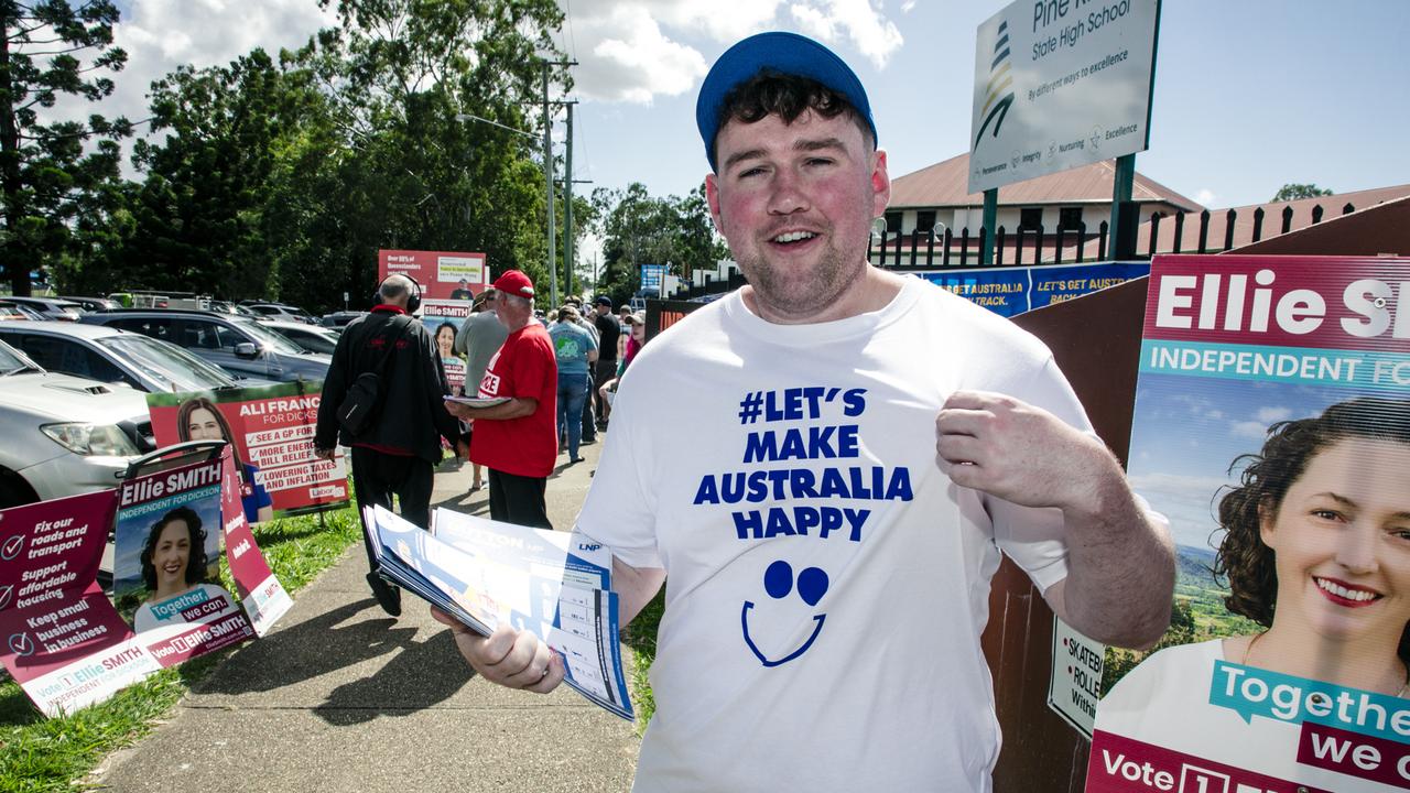 BRISBANE, AUSTRALIA – NewsWire Photos – MAY 03, 2025: Volunteer Isaac Archer as voting continues at Pine Rivers State High School in the electorate of Dickson. Picture: NewsWire / Glenn Campbell
