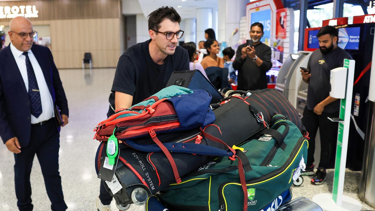 Indian cricket fans can’t believe scenes as Aussie World champs arrive home