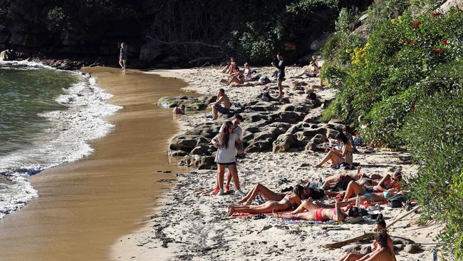 People ignoring the social distancing rules on Queens Beach in Vaucluse.