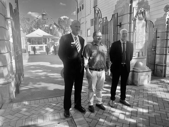 Gympie Mayor Glen Hartwig, Wide Bay MP Llew O'Brien and Gympie RSL president at the Memorial Park Gates.