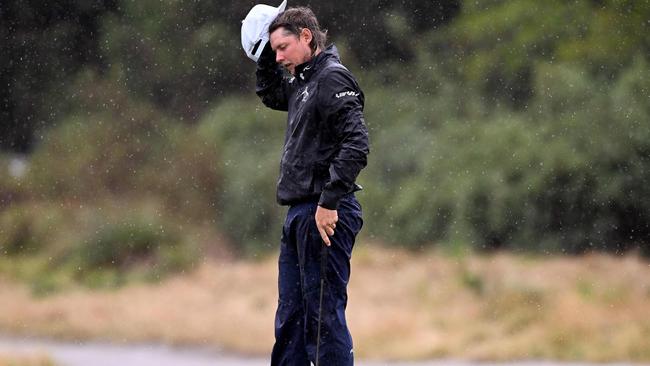 Things didn’t go well in the wet for Cameron Smith (Photo by William WEST / AFP)