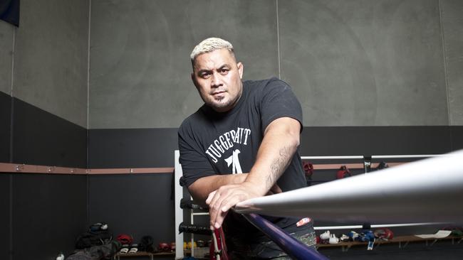 Mark Hunt is fighting for the world title in Mexico City.