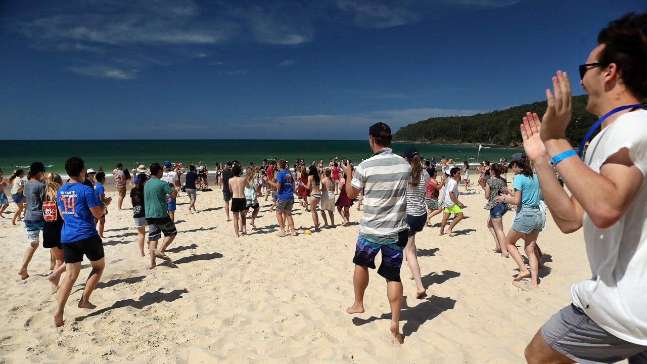 ‘5000 walk homes’ by Red Frogs during Schoolies