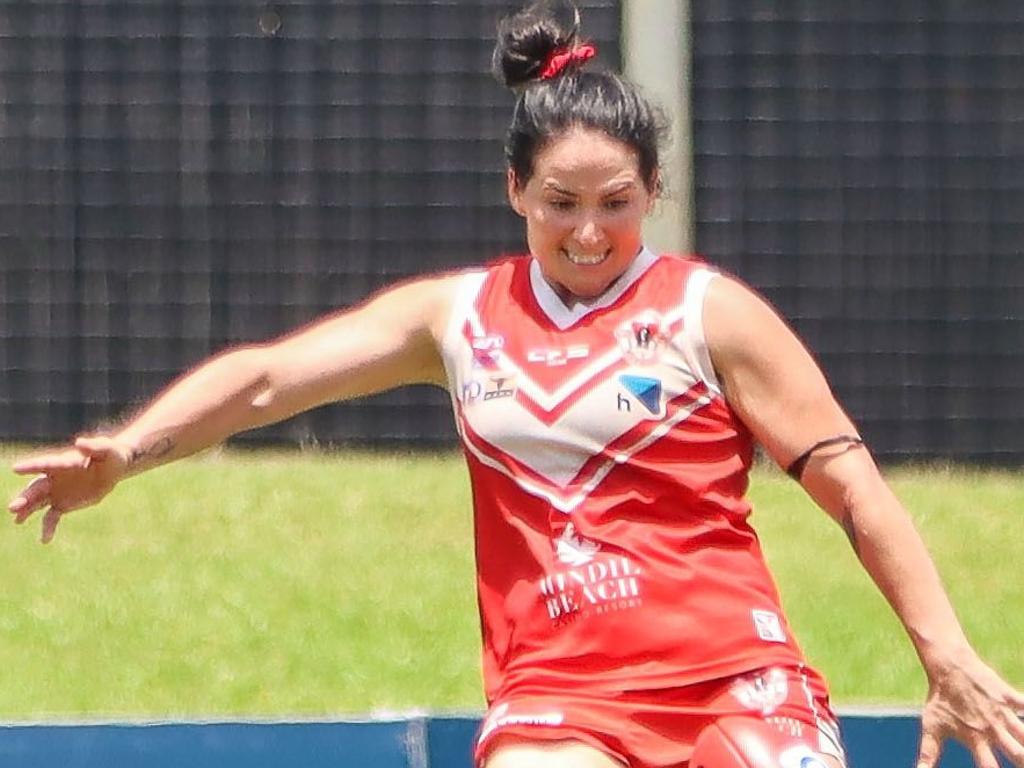 Lisa Miceli was a dominant force in front of goals for Waratah. Picture: Celina Whan.