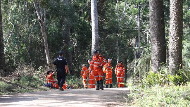 Police and SES conduct a search in Good Night Scrub National Park looking for the missing 17 year old Pheobe Bishop. Pics Adam Head