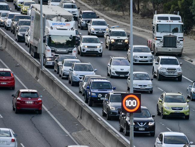 South Eastern Freeway traffic downtrack near the toll gate, Wednesday, January 29, 2020. (Photo: AAP/Brenton Edwards)