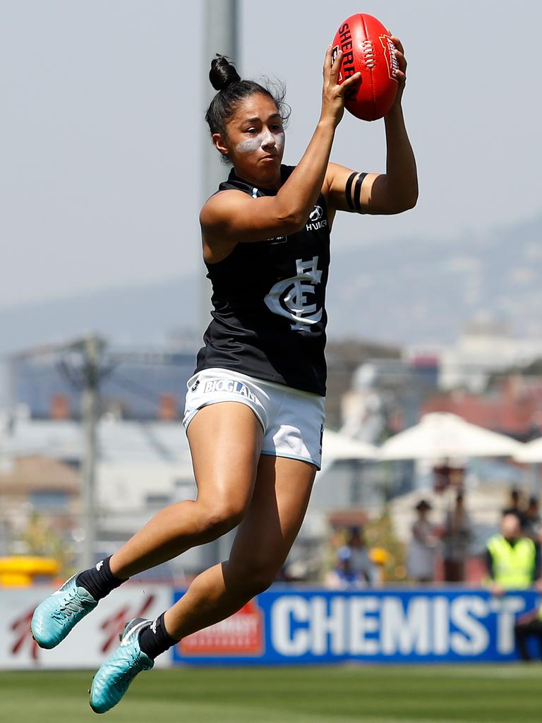 Darcy Vescio of the Blues marks the ball. Picture: Adam Trafford/AFL Media/Getty Images