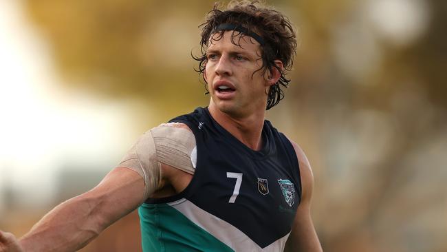 PERTH, AUSTRALIA - JUNE 04: Nat Fyfe of the Thunder signals to team mates during the round seven WAFL match between the Subiaco Lions and Peel Thunder at Leederville Oval on June 04, 2022 in Perth, Australia. (Photo by Paul Kane/Getty Images)