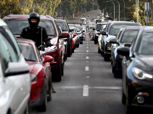 3/6/16 - Traffic Congestion on Morphett Street looking up towards Montefiore Hill