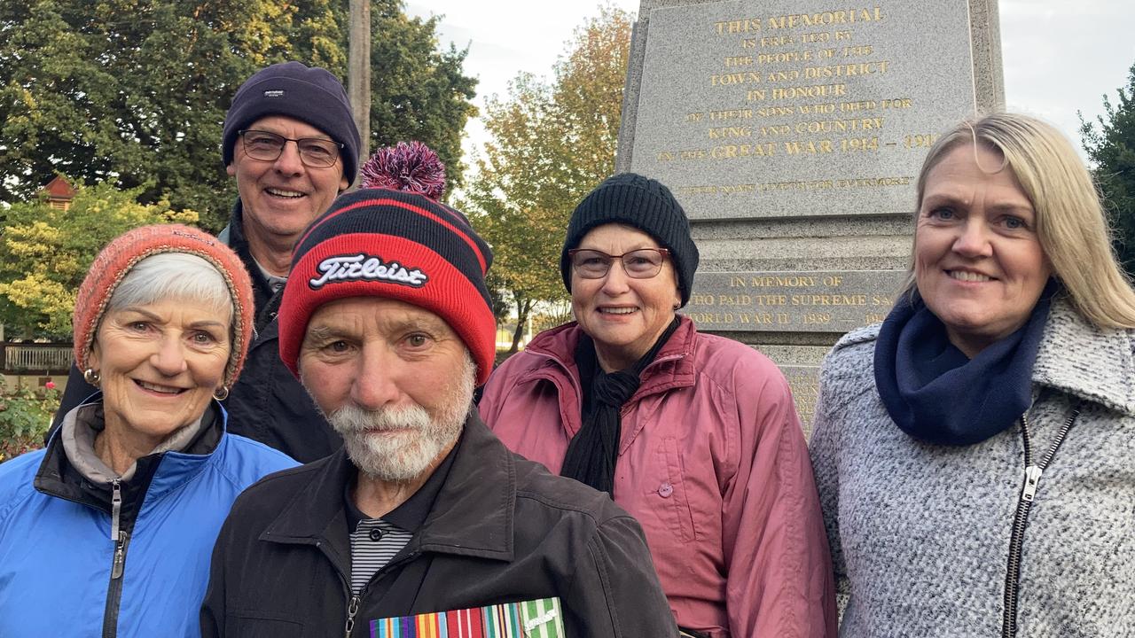 Mount Gambier Anzac Day 2022. Jeff Hughes, Carmel Hughes, Allan McKenzie, Marian McKenzie and Marelle Bruhn. Picture: Arj Ganesan