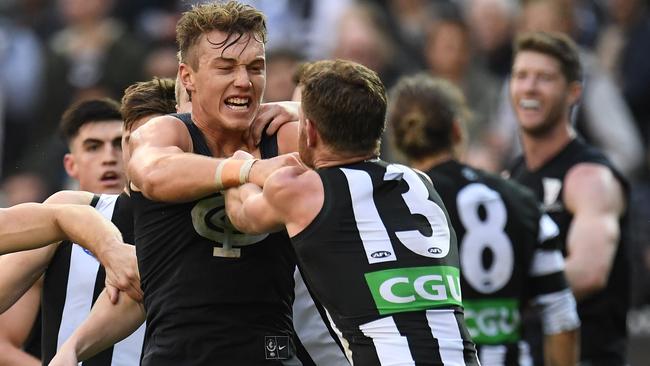 Patrick Cripps and Taylor Adams wrestle at the half-time.