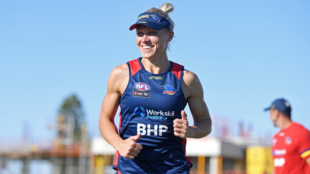 Crows captain Erin Phillips ran on grass for the first time since minor knee surgery. Picture: Tom Huntley