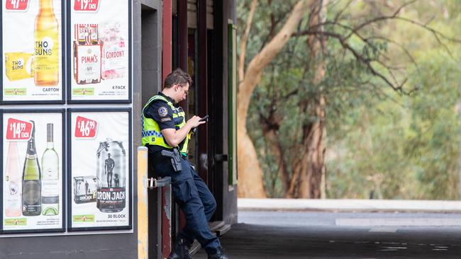 Police outside a bottle shop in Alice Springs