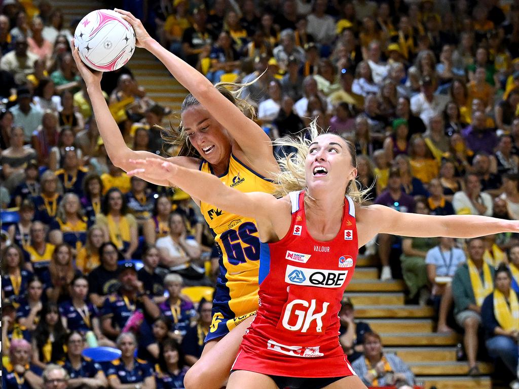 Super Netball: Vixens deny Mavericks a debut win in Melbourne, West ...