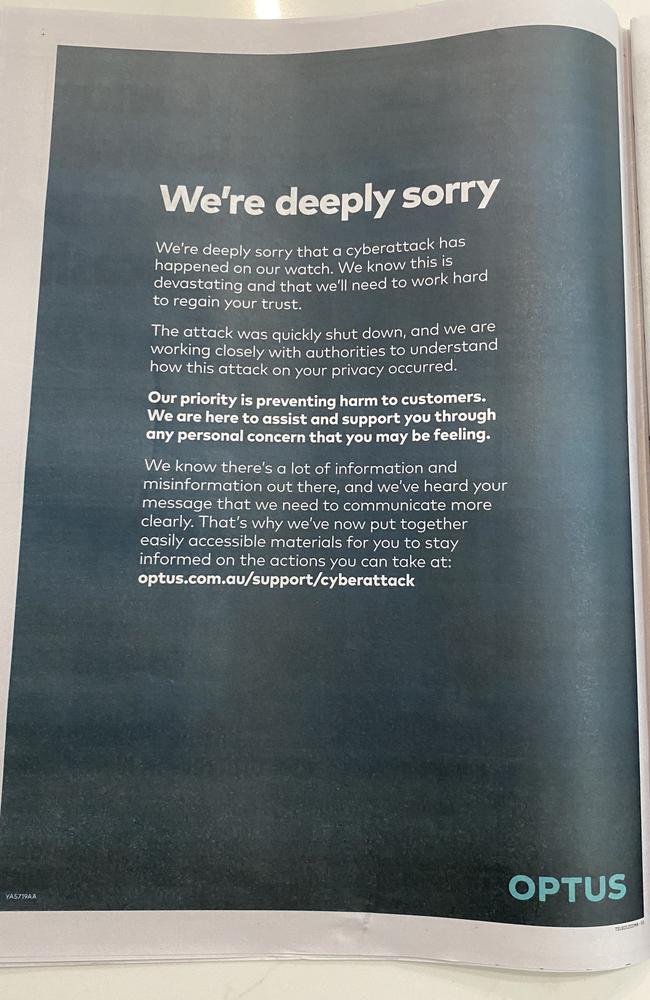 A full-page Optus newspaper ad apologising to customers.