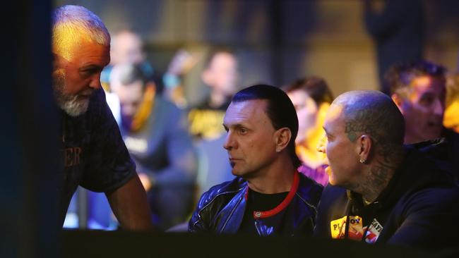 Mick Gatto chats to John Kizon and Toby Mitchell ringside. Picture: Michael Klein