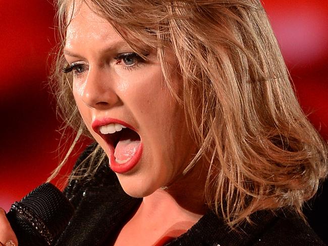 CHICAGO, IL - JULY 18: Taylor Swift performs during The 1989 Tour at Soldier Field on July 18, 2015 in Chicago, Illinois. (Photo by Daniel Boczarski/Getty Images for TAS)