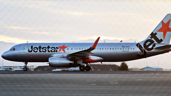 Jetstar flight from Melbourne landing at Townsville Airport. Picture: Alix Sweeney