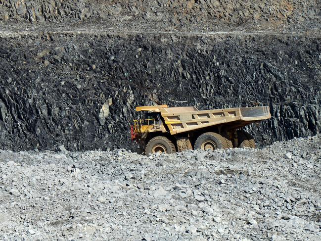 A dump truck drives along an access ramp to a mine floor at the Bald Hill lithium mine site, co-owned by Tawana Resources Ltd. and Alliance Mineral Assets Ltd., outside of Widgiemooltha, Australia, on Monday, Aug. 6, 2018. Australias newest lithium exporter Tawana is in talks with potential customers over expansion of its Bald Hill mine and sees no risk of an oversupply that would send prices lower. Photographer: Carla Gottgens/Bloomberg via Getty Images