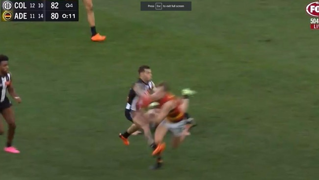 Jamie Elliot clips Jordan Dawson across the face. Picture: Fox Footy