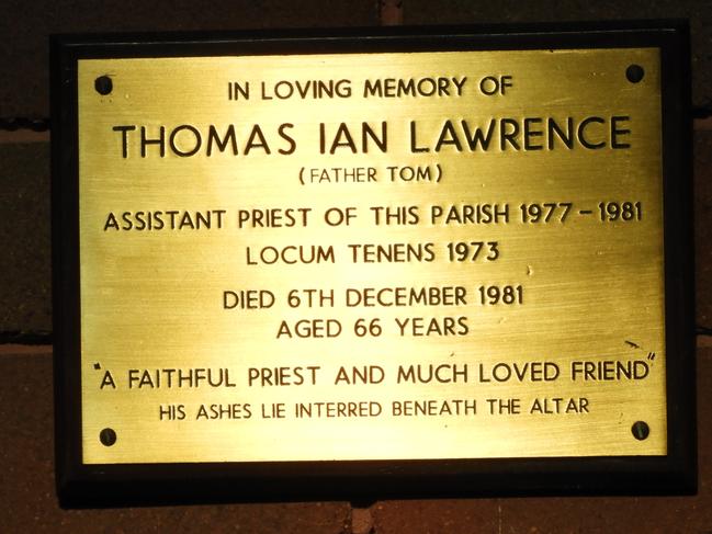 One of the plagues inside St Paul’s dedicated to priest Thomas Lawrence where his ashes lie beneath the altar.