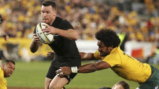 Australia's Henry Speight, right, is unable to stop New Zealand's Ryan Crotty from scoring a try during their rugby union test match in Sydney, Saturday Aug. 19, 2017. (AP Photo/Rick Rycroft)