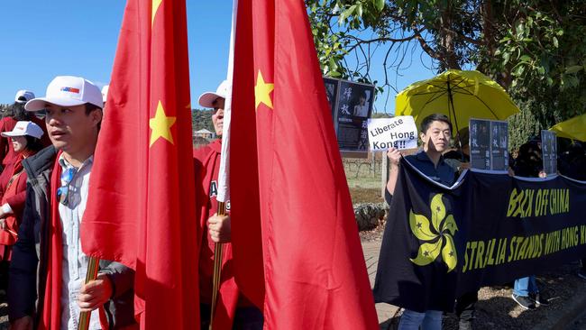 Pro-China supporters and pro-Hong Kong counter-protesters gather outside a South Australian winery visited by China's Premier Li Qiang. Picture: Kelly Barnes/AFP