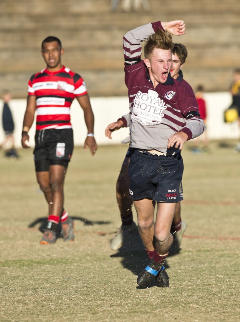 Declan Wheeler scores a try for Bears. Picture: Nev Madsen