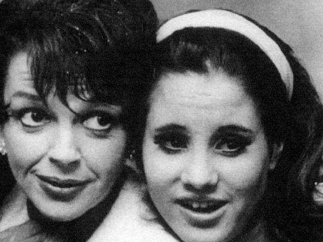 Singer Lorna Luft with her mother Judy Garland in 1967. .