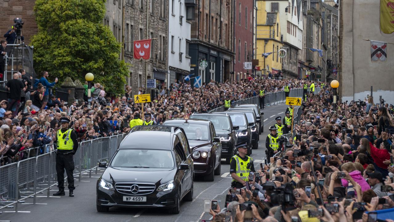 Thousands of people gathered as the cortege with the hearse finished its journey from Balmoral to Edinburgh. Picture: Andrew O'Brien/ WPA Pool/ Getty Images