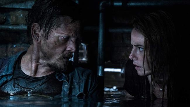 Barry Pepper and Kaya Scodelario in Crawl.