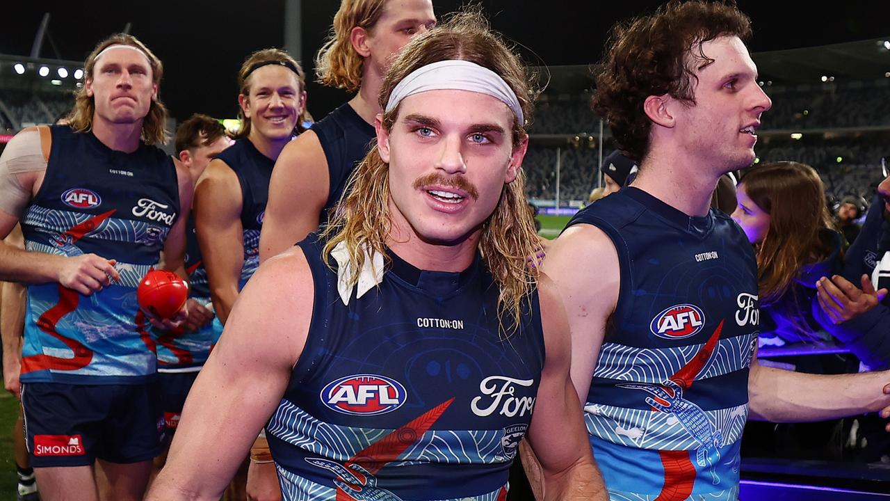 Scott defends Smith after ‘nose beers’ post