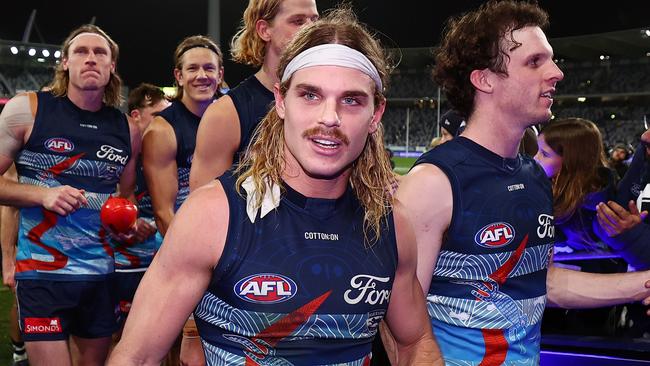 Scott defends Smith after ‘nose beers’ post