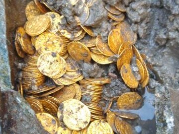 The coins found may be worth millions. Picture: Twitter/Italian Ministry of Culture