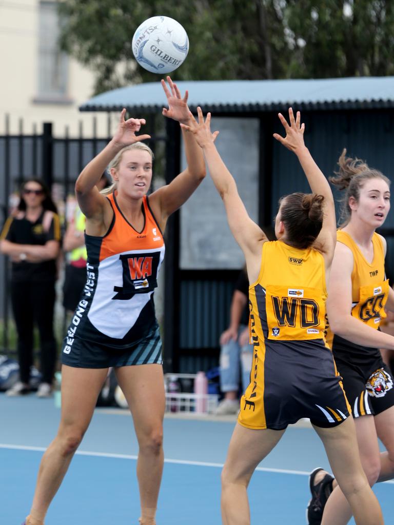 GFL Netball: Geelong West Giants v Grovedale. Geelong West's Alahria Smith and Grovedale's Alice Layton. Picture: Mike Dugdale