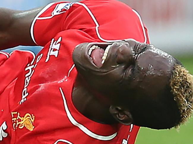 Liverpool's Italian striker Mario Balotelli screams in pain following an injury during the English Premier League football match between Newcastle United and Liverpool at St James' Park in Newcastle-upon-Tyne, northeast England, on November 1, 2014. AFP PHOTO / IAN MACNICOL RESTRICTED TO EDITORIAL USE. No use with unauthorized audio, video, data, fixture lists, club/league logos or “live” services. Online in-match use limited to 45 images, no video emulation. No use in betting, games or single club/league/player publications.